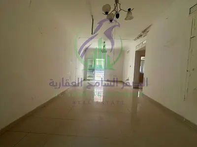 شقة واسعة مكوّنة من غرفتين نوم للإيجار مع شرفة وخزائن حائط بالقرب من جميع المرافق والخدمات مع سهولة الوصول إلى دبي