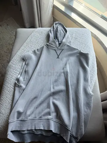 Sleeveless hoodie