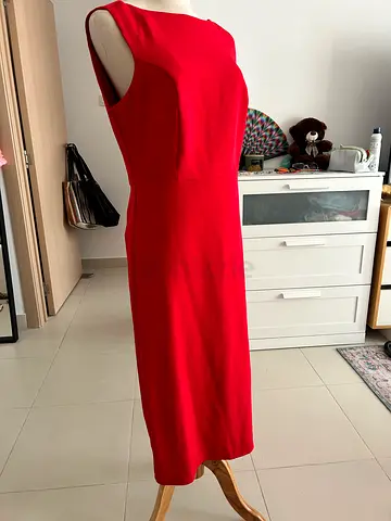 Red sleeveless knee-length womens dress, fitted M-L, New