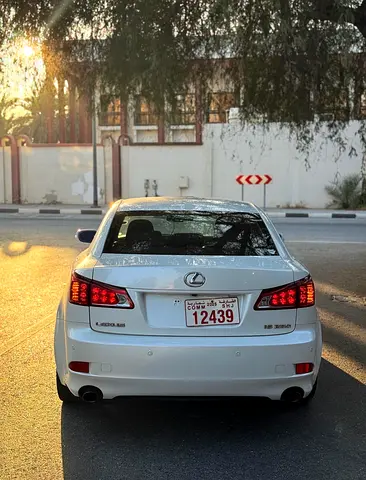 صورة مصغرة 3 لـ 2010 Lexus IS-SERIES