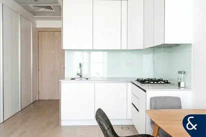 Fully furnished | Modern | Flexible cheques
