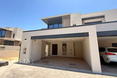 VACANT | UNFURNISHED | SINGLE ROW