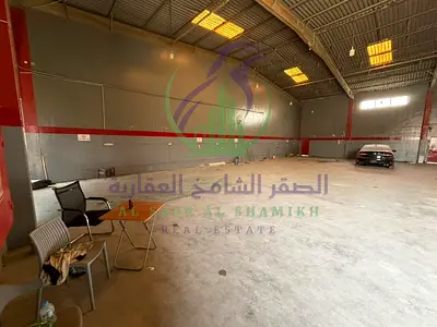 مستودع للايجار السنوي في منطقة الصناعيه خمسه يصلح لجميع الانشطه يوجد مكتب في موقع مميز