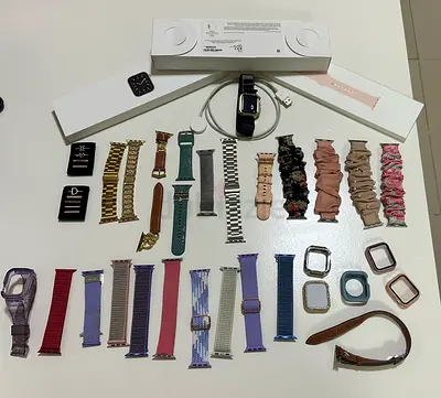 Apple watch Series 6 (40mm) with FREE accessories