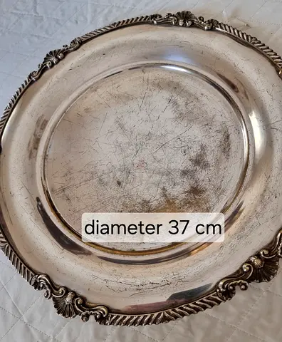 Large decorative silver-plated serving tray, 37 cm diameter