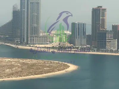 شقة ثلاث غرف وصالة للإيجار السنوي في التعاون الشارقة تكييف مجاني باركينغ جيم مسبح مجاني غرفة خادمة ماستر مساحات واسعة وقريبة من دبي