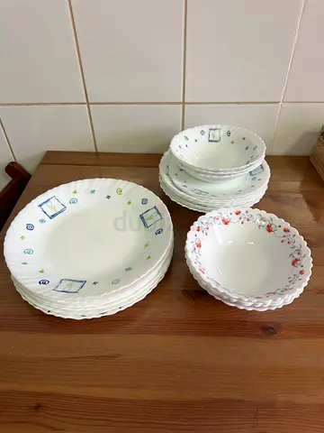 22-Piece Manal Dinner Set – AED 100