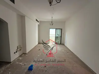 شقة للإيجار غرفتين نوم وصالة تكييف مركزي مع خدمات جيم ومسبح مجانا في القاسمية الند