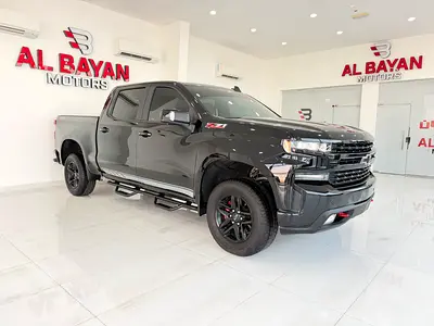 شيفروليه سيلفرادو LT تريل بوس اسود / زعفراني 2021 (خليجي)
