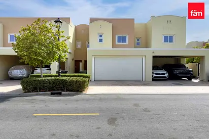 Villanova | Amaranta | park and pool | upgraded