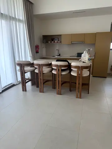 Oak Wooden dining table with 6 upholstered chairs - good condition