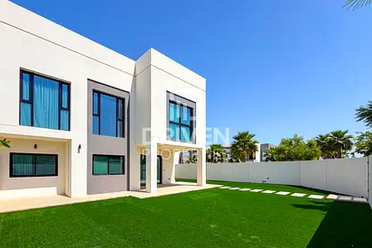 Big Garden | 4BR Single Corner Townhouse | Vacant