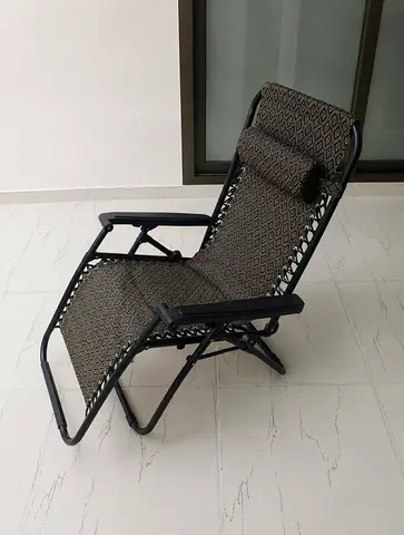 Foldable Zero Gravity Recliner Chair with Head Pillow - Good Condition