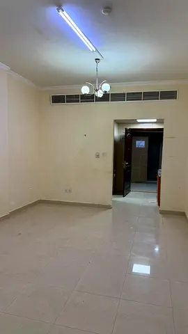 استديو للإيجار السنوي – الشارقة | المجاز 2 فرصة مميزة للسكن في موقع استراتيجي وحيوي بمنطقة المجاز 2 في الشارقة، على شارع الوحدة مباشرة، مع سهولة الوص