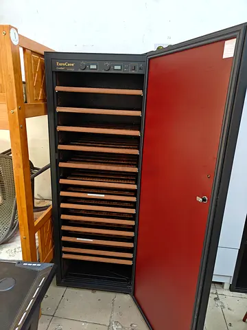 Eurocave single-Door Dual zone Wine Cooler / Beverage Fridge with Wooden Shelves