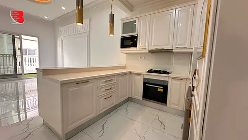 Side View | Ready to move in | Fitted Kitchen