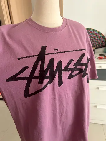 Light purple Stussy graphic t-shirt - size M