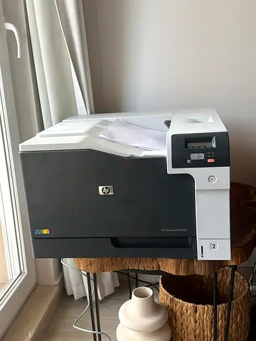 HP Color LaserJet CP2025 Printer