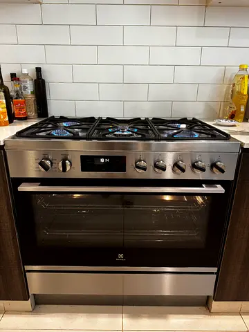 Electrolux 90cm Dual Fuel Cooker (Gas Hob + Electric Oven)