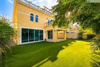 BEAUTIFULLY MAINTAINED VILLA | HUGE PLOT | VACANT