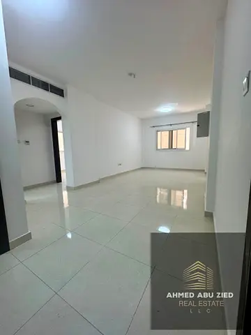 🏡✨ شقة بمساحة استثنائية للإيجار السنوي في الجرف 2 – عجمان ✨🏡