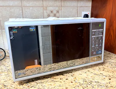 Used countertop microwave oven - good working condition