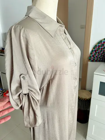 Punt Roma Beige long-sleeve button-up dress with belt size medium