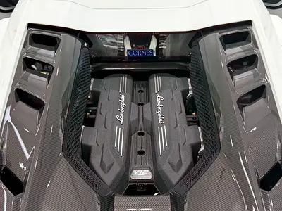 صورة 17 لـ 2025 Lamborghini REVUELTO