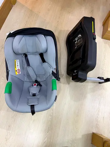 Infant car seat with ISOFIX base - light grey, good condition
