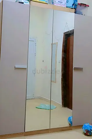 4-door wardrobe with full-length mirrors, good condition