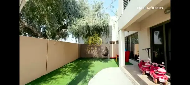 بسعر مغري جدا | تاون هاوس زاوية | 4 غرف + غرفة خادمة | علي شارعين | تملك حر لجميع الجنسيات | بأرقى مكان بالشارقة | قريب من كل الخدمات | موقع مميز