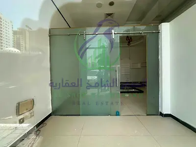 محل للايجار السنوي التعاون واجهة مباشرة على شارع عام مساحة سبعمائة وخمسة وثمانون قدم مربع ديكورات جاهزة
