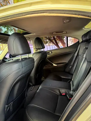 صورة مصغرة 2 لـ 2010 Lexus IS-SERIES
