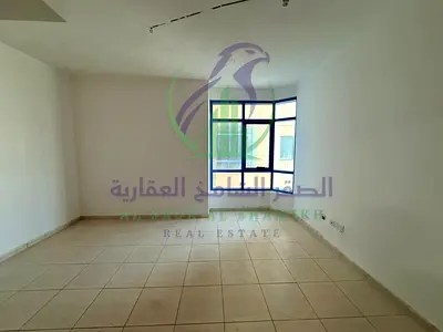 استوديو مميز للإيجار السنوي في منطقة القاسمية الند يتمتع بمساحة واسعة وتصميم عملي يوفر الراحة والخصوصية للسكان يقع داخل بناية عائلية هادئة