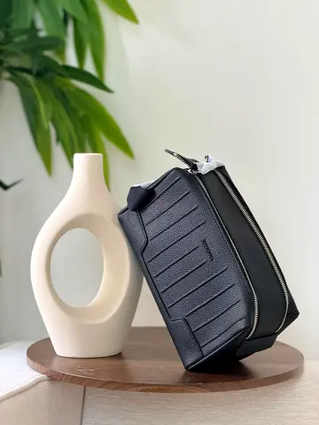 Rimowa Never still Leather Toiletry bag Blavk