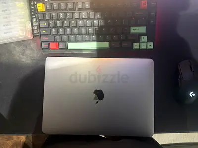 Apple MacBook Laptop in Silver 245gb