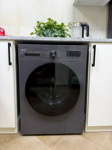 LG Front Load Washing Machine - Excellent Condition