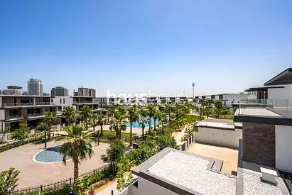 Large Corner Plot | Elevated | July Handover