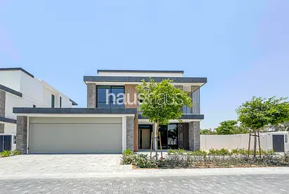 Large Corner Plot | Elevated | July Handover