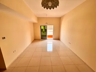 المويهات3-2 حمام ستور (غرفة تخزين) مساحة كبيرة جداً-تشطيبات حديثة وعصرية نظام تكييف وتبريد مركزي