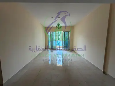 شقة واسعة غرفتين وصالة للإيجار مع غرفتين ماستر وبلكونة وباركن  في موقع مميز