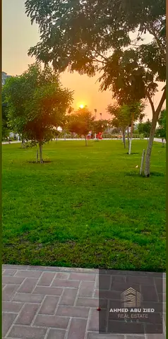 اول ساكن / استديو واسع / مطبخ منفصل / خزائن بالحائط / تكيف مركزي / بلكونه اطلاله مفتوحه / باركن مجاني / كيدز اريا /لوكيشن مميز / تسهيلات في الدفعات