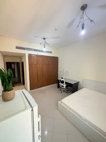 BIG MASTER ROOM WITH ATTACH BATH 2900