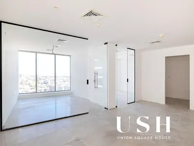 Fitted/ Unfurnished/ Upgraded Floor/ Vacant