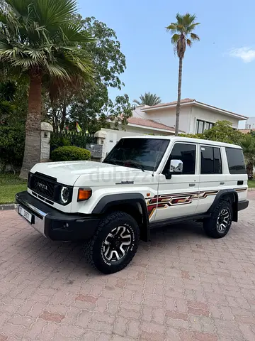 Toyota Land Cruiser 2025 VR LX GCC Under warranty ALFUTTAIM 100% original paint service  ALFUTTAIM