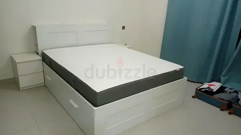 Ikea Brimness Queen bed with ikea mattress like new 160*200