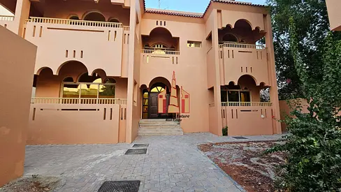 Luxury Villa | 5BR+(Mulhaq) | 3 Master | 6 Washroom | All Room's With Balcony | Big Garden | 1 Main & 1 Small Kitchen upstairs