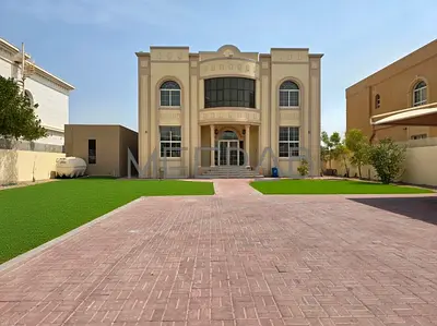WELL MAINTAINED | 5 BEDROOMS VILLA | PVT GARDEN