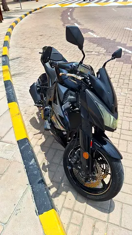 Kawasaki Z1000 - Modified High-performance Super naked + Additional parts give away. By owner.