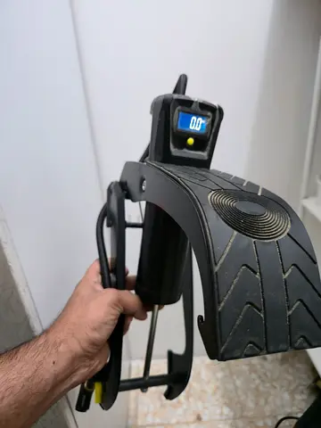 Portable floor bike pump with gauge — good working condition
